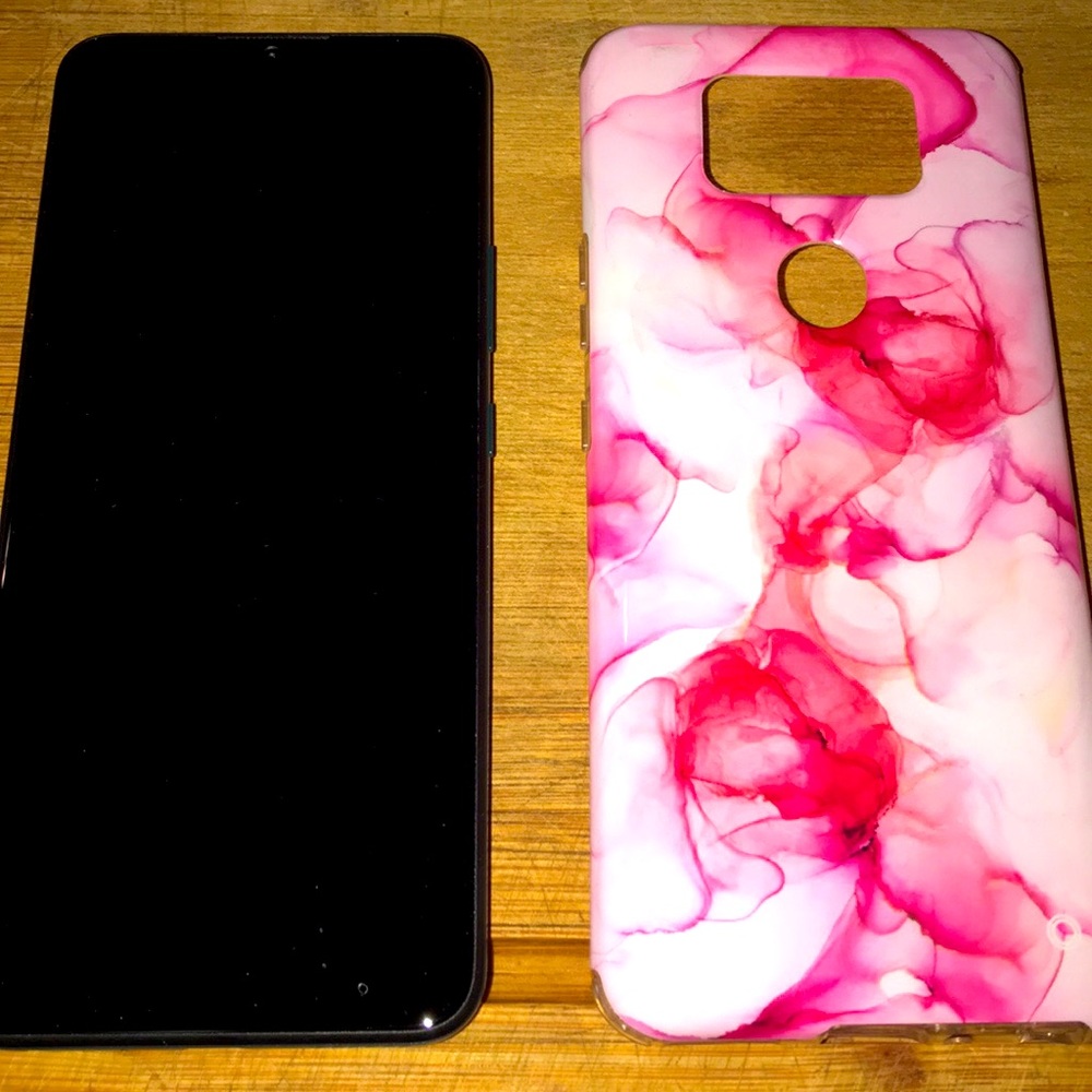 Selling a Cricket Ovation 2 cellphone in excellent condition